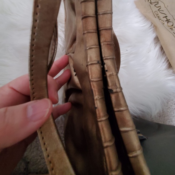 Luvshoes Canada Brand New Gold Shoulder Bag - Picture 7 of 7